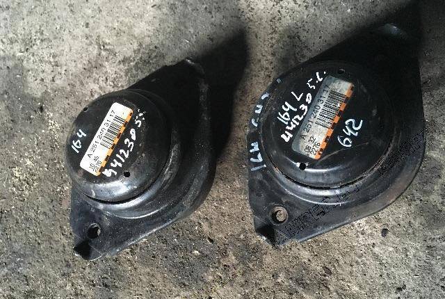 Подушка крепления двигателя Mercedes-Benz R W251 A2512403117