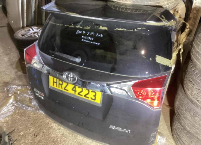 Крышка (дверь) багажника Toyota RAV4