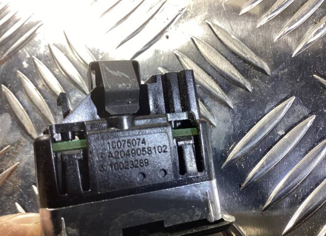 Кнопка стеклоподъемника двери Mercedes-Benz M W166 A2049058102