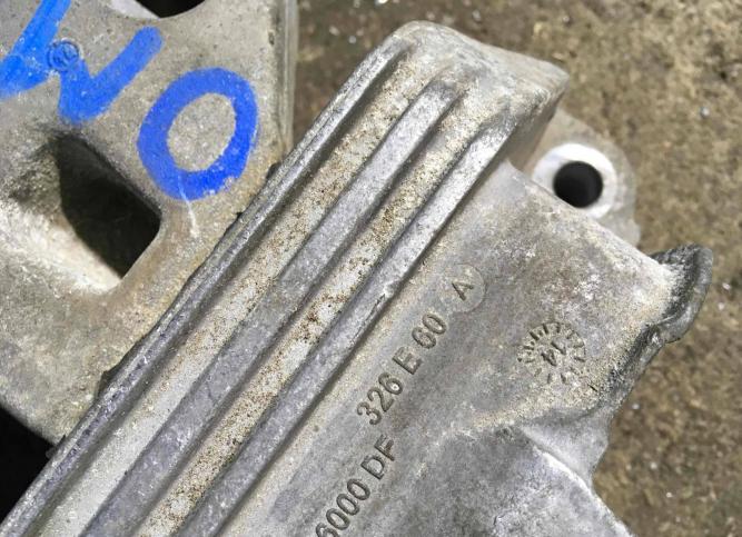Подушка крепления КПП Mercedes-Benz CLA C117 2014 A2462400217