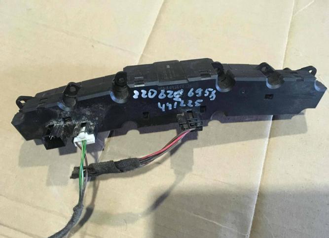 Кнопка аварийной сигнализации Mercedes-Benz S W220 A2208216958