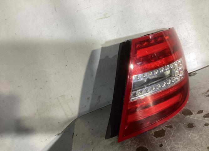 Фонарь задний правый Mercedes-Benz C W204 рест. 2048206564