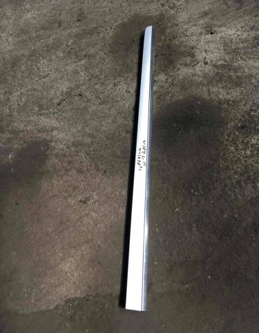 Молдинг двери передней левой Mercedes-Benz GL X164 A16469000621646900062