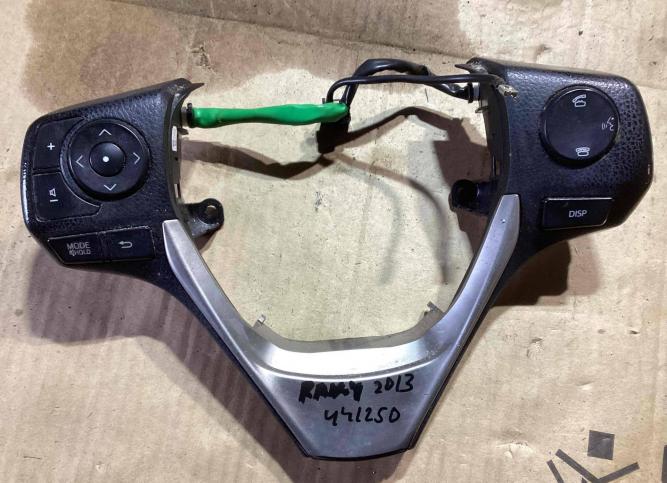 Кнопки управления на руле Toyota RAV4 75E566