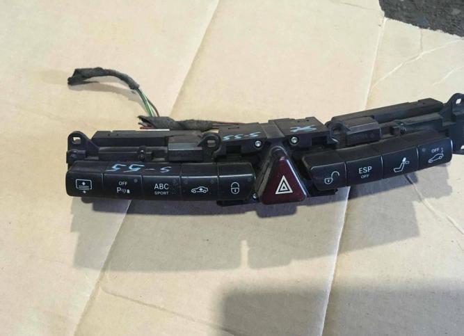 Кнопка аварийной сигнализации Mercedes-Benz S W220 A2208216958