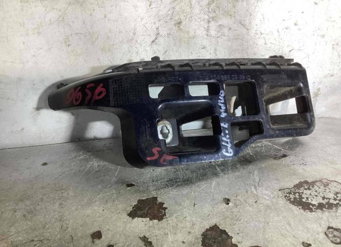 Кронштейн крепления бампера заднего Mercedes-Benz A2048852365