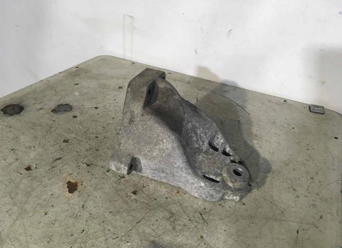 Кронштейн двигателя Mercedes-Benz E W212 2010 A64222323046422232304