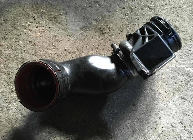 Патрубок интеркулера Mercedes-Benz C W203 рест. A27109014372710901437