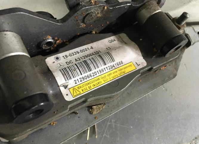 Петля капота Mercedes-Benz E W212 2011 A2129066201