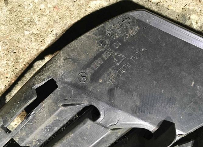 Решетка в бампер Mercedes-Benz C W204 2008 A20488501232048850123