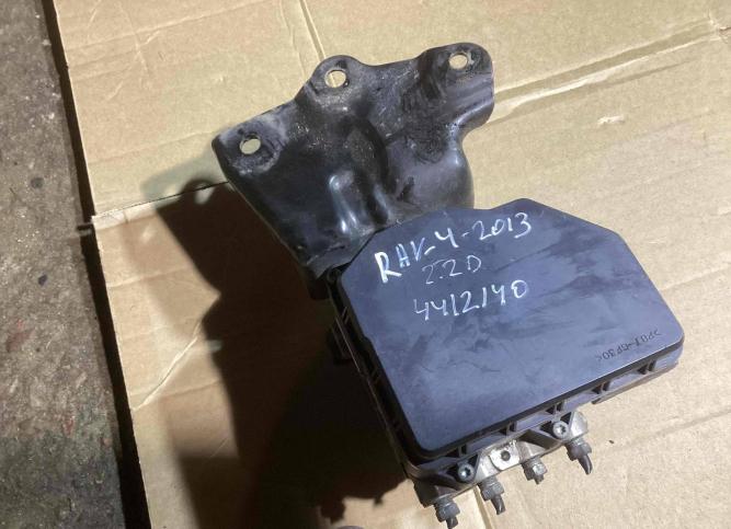 Блок ABS Toyota RAV4 3 (XA30) 2-й рест. 2012 1330008680