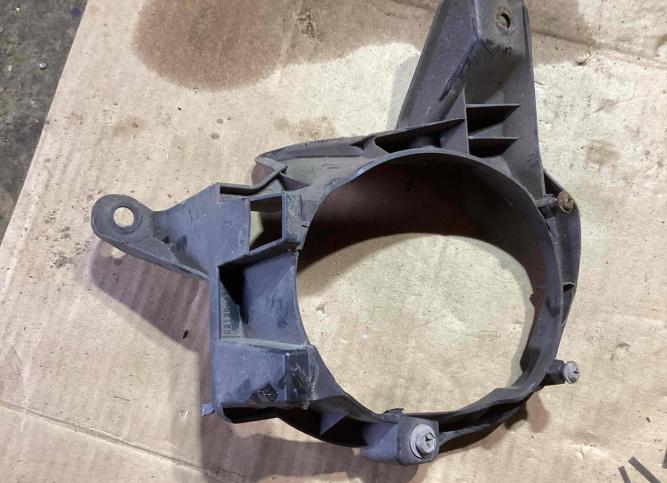 Рамка фары противотуманной левая Toyota RAV4 5212842090