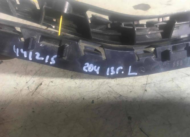 Крепление переднего бампера Mercedes-Benz C A2048800730