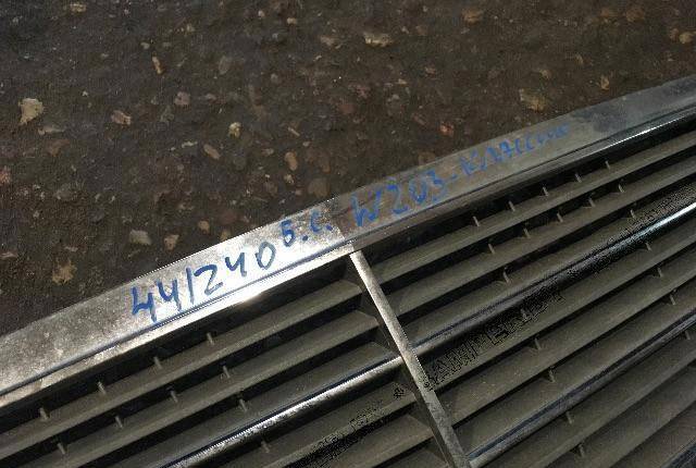 Решетка радиатора Mercedes-Benz C W203 2002 A2038800483