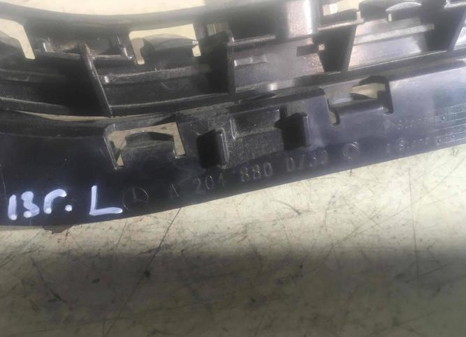 Крепление переднего бампера Mercedes-Benz C A2048800730