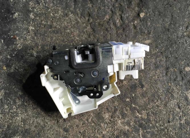 Замок двери задней левой Mercedes-Benz R W251 2008 1697303535