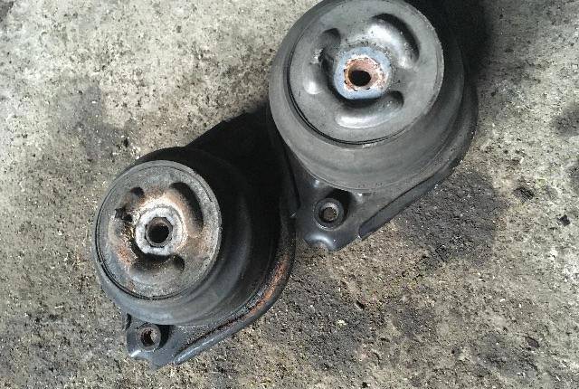 Подушка крепления двигателя Mercedes-Benz R W251 A2512403117
