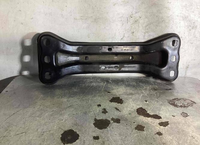 Кронштейн коробки (балка кпп) Mercedes-Benz E W212 A2042420901