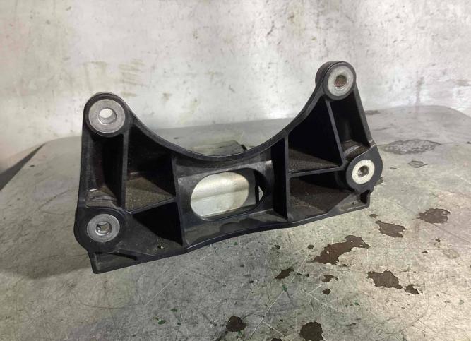 Подушка крепления КПП Mercedes-Benz E W213 2016 A2132406100