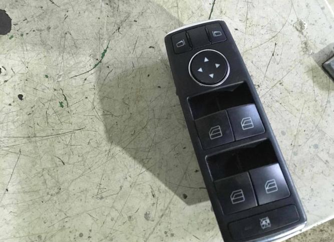 Блок управления стеклоподъемниками Mercedes-Benz E 2049055302