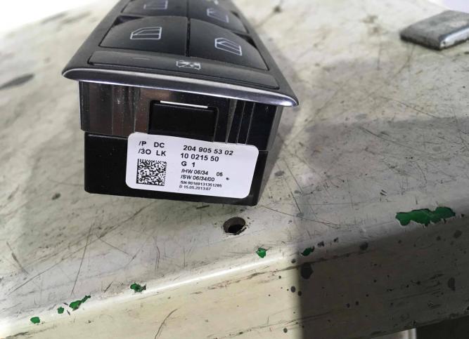 Блок управления стеклоподъемниками Mercedes-Benz E 2049055302