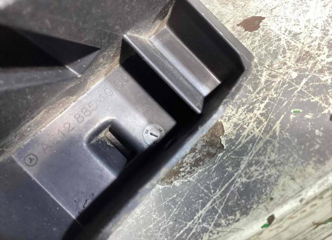 Кронштейн крепления бампера заднего Mercedes-Benz A2128851065