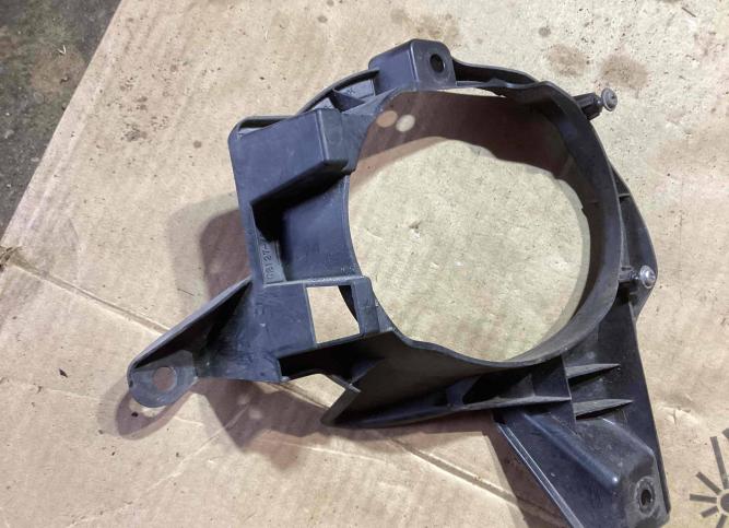 Рамка фары противотуманной правая Toyota RAV4 5212742090