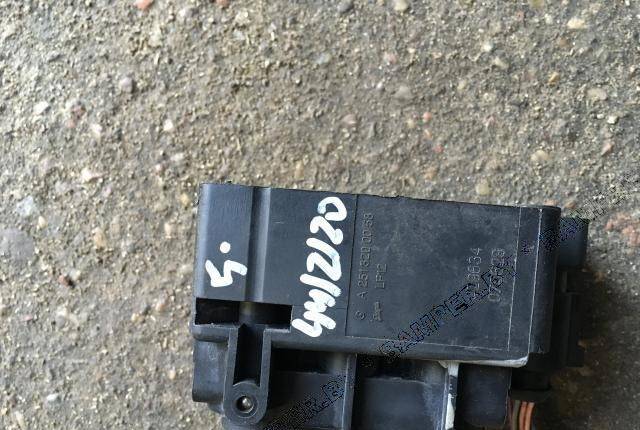 Блок клапанов пневмоподвески Mercedes-Benz S W221 A2513200058