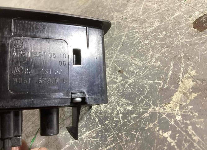 Кнопка стеклоподъемника двери Mercedes-Benz GL A2518200510