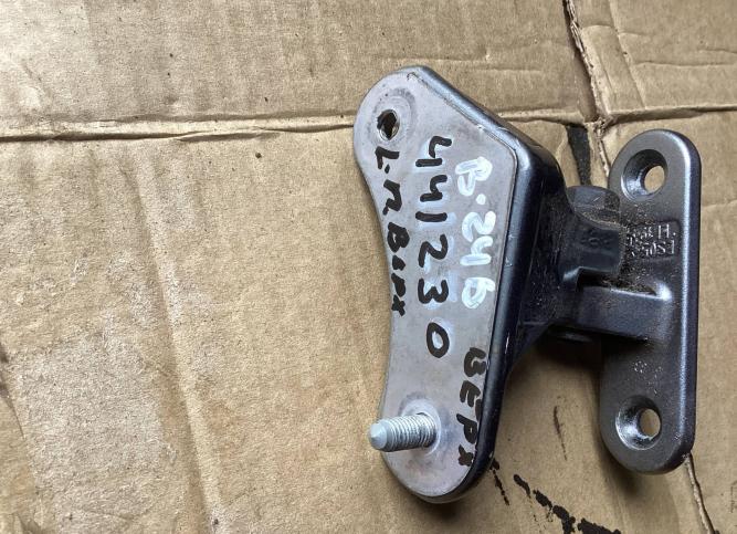 Петля двери передней левой Mercedes-Benz B W246 A046572