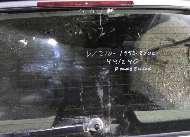 Стекло заднее Mercedes-Benz E W210 1999