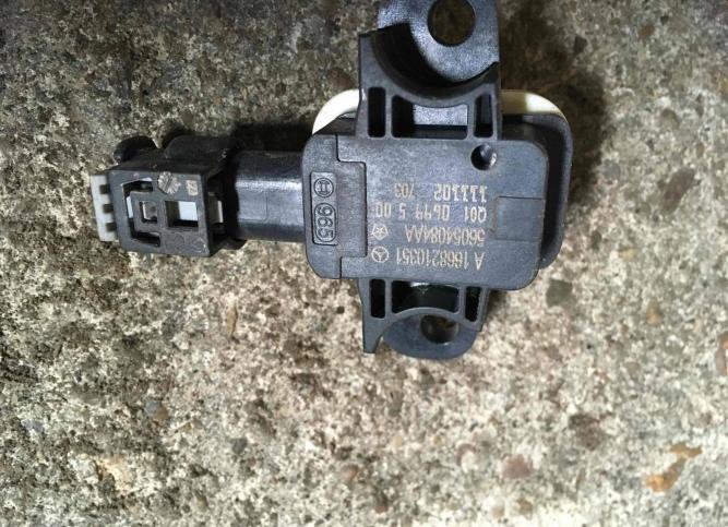 Датчик удара Mercedes-Benz M W166 2014 A16682103511668210351