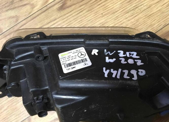 Фара противотуманная правая Mercedes-Benz E W212 A21282008562128200856