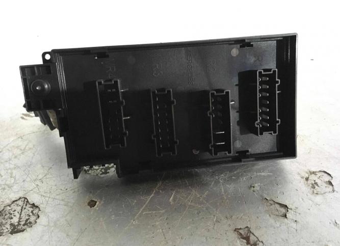 Блок предохранителей Mercedes-Benz R W251 2007 1645400672