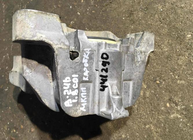 Подушка крепления КПП Mercedes-Benz CLA C117 2014 A2462400217