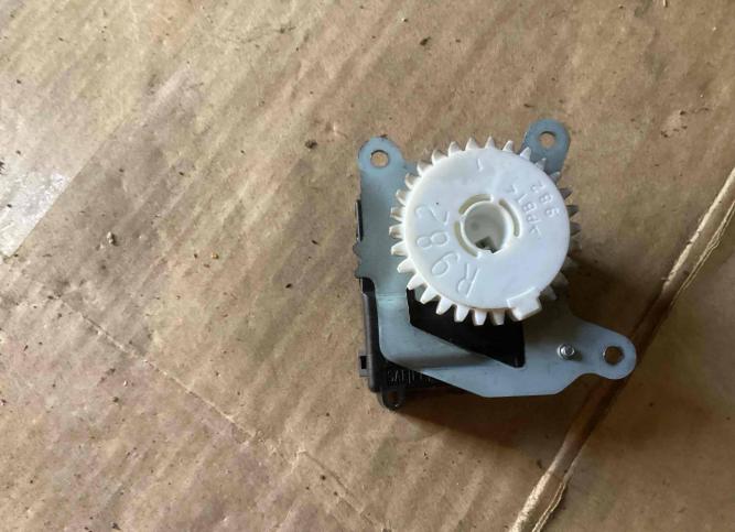 Моторчик заслонки печки Toyota RAV4 638001991