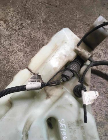 Бачок омывателя Volkswagen Touareg 2005 7L0955453D