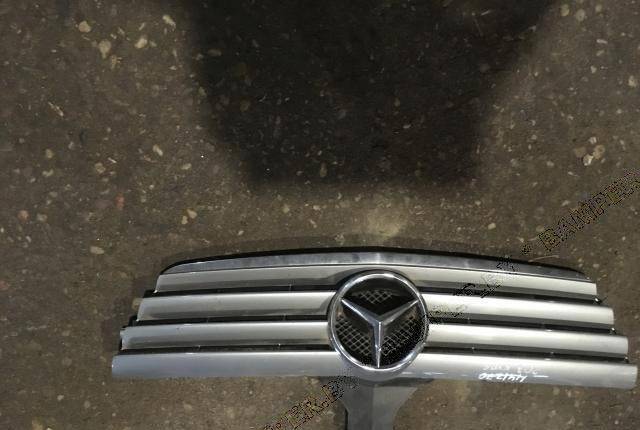 Решетка радиатора Mercedes-Benz C W203 рест. 2005 2038800383