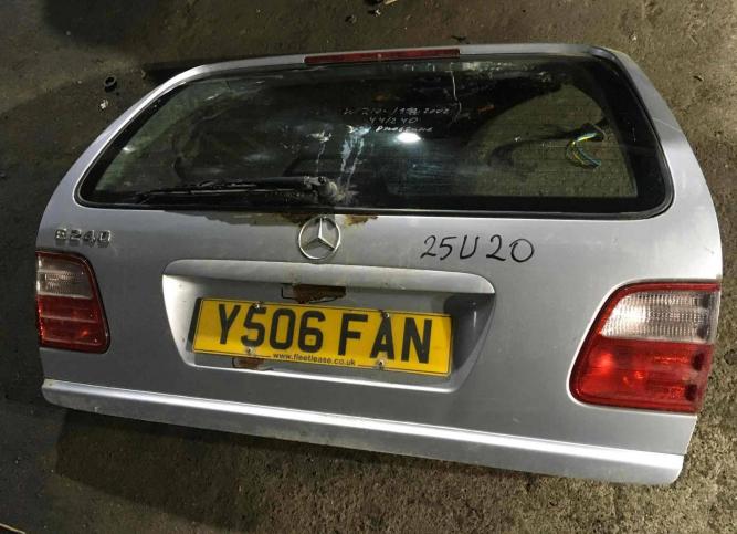 Стекло заднее Mercedes-Benz E W210 1999