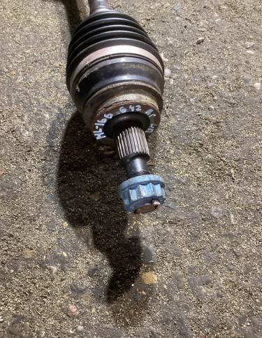 Полуось передняя левая Mercedes-Benz M W166 2013 1663301401
