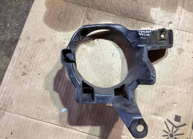 Рамка фары противотуманной левая Toyota RAV4 5212842090