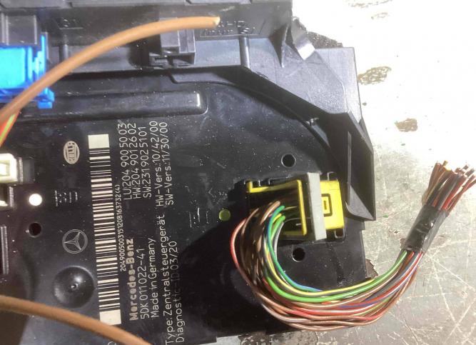 Блок предохранителей Mercedes-Benz C W204 2011 2049005003