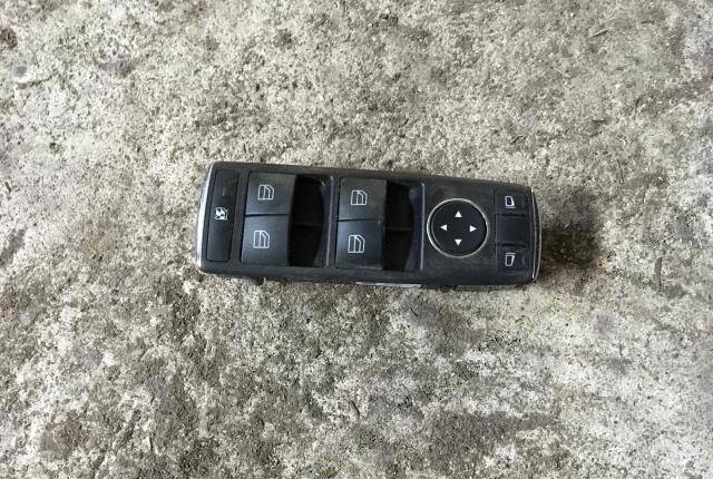 Блок управления стеклоподъемниками Mercedes-Benz E A2128208210