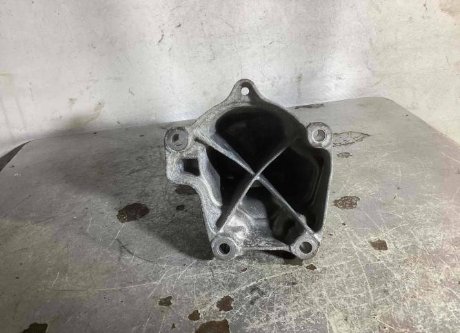 Кронштейн двигателя Mercedes-Benz E W212 2012 A6512233504