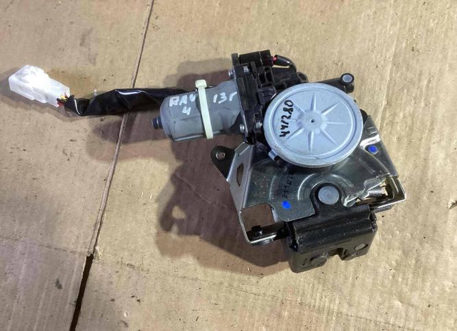 Замок багажника Toyota RAV4 3 (XA30) 2-й рест. D6261342D
