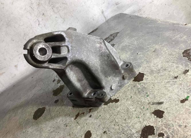 Кронштейн двигателя Mercedes-Benz E W212 2012 A6422233404