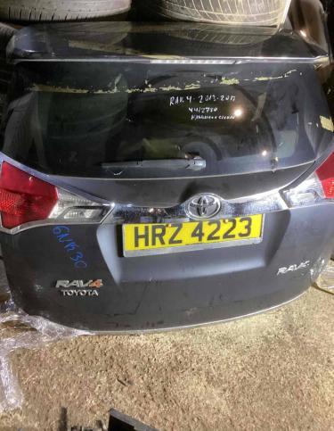 Крышка (дверь) багажника Toyota RAV4