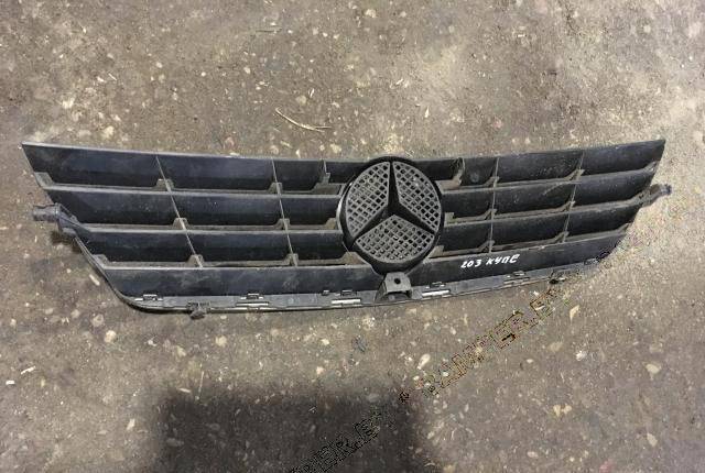 Решетка радиатора Mercedes-Benz C W203 рест. 2005 2038800383