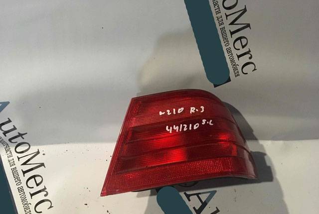 Фонарь задний правый Mercedes-Benz E W210 1998 A21082044642108204464