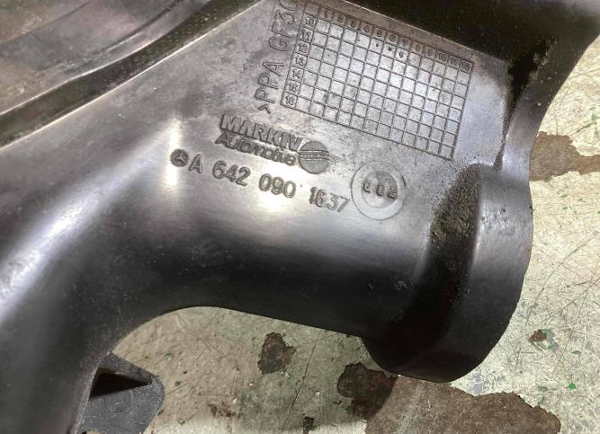 Патрубок (трубопровод, шланг) Mercedes-Benz A6420901637